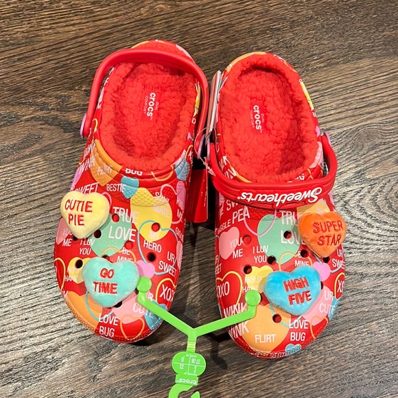 CROCS Other - Crocs x Sweethearts Lined Clogs J5